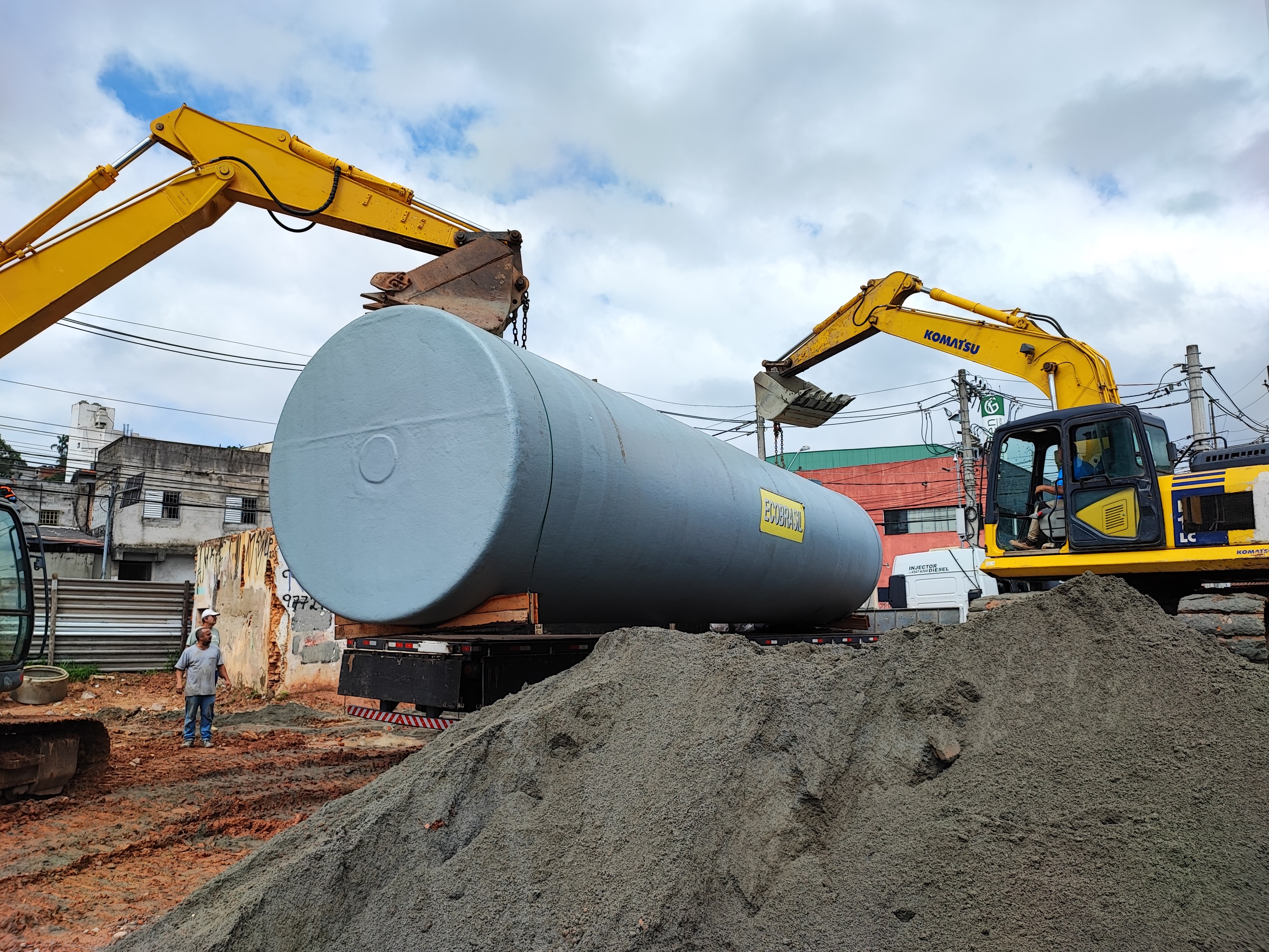 Descida de tanque de combustível — Ecobrasil